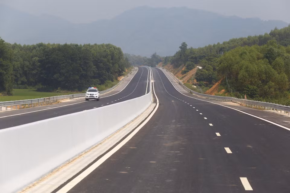 Tuyến đường cao tốc Bắc Giang-Lạng Sơn, đoạn tuyến Bắc Giang-Chi Lăng mới được hoàn thành. (Ảnh: Minh Quyết/TTXVN)
