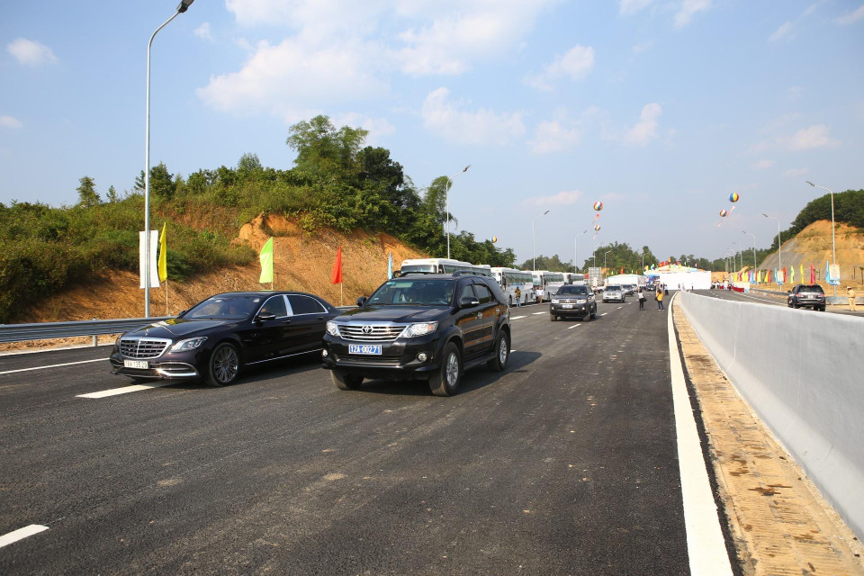 Tuyến cao tốc mới được thông xe. (Ảnh: Minh Quyết/TTXVN)