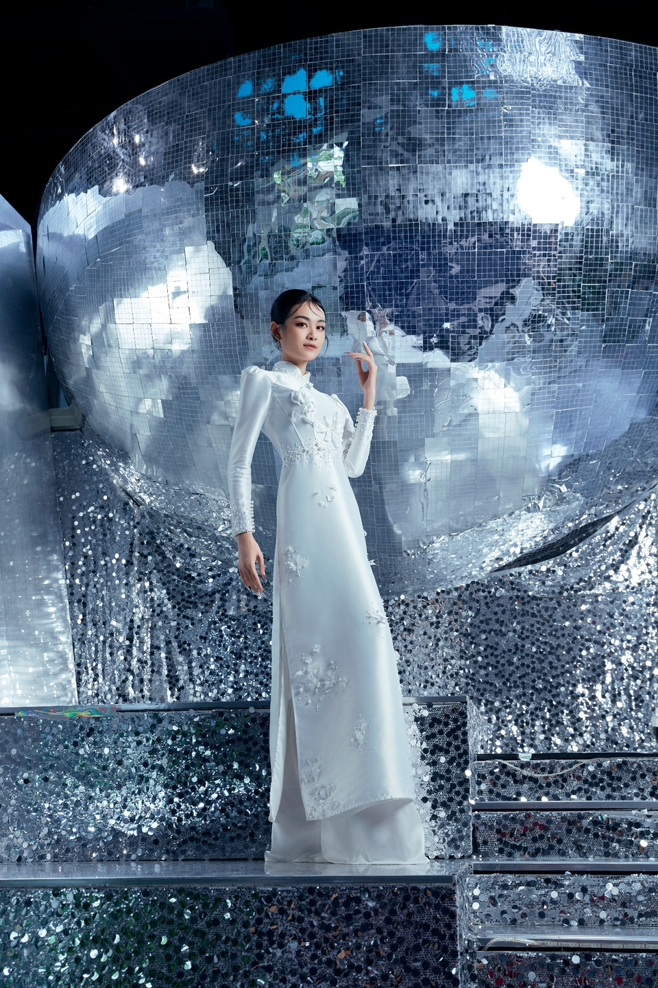 Sự kết hợp với chủ đề “cảm hứng tương lai” từ những điểm đổi với của cuộc thi năm nay, ban tổ chức và top 38 đã tạo nên những hình ảnh cuốn hút với màu sắc hiện đại. (Ảnh: CTV/Vietnam)