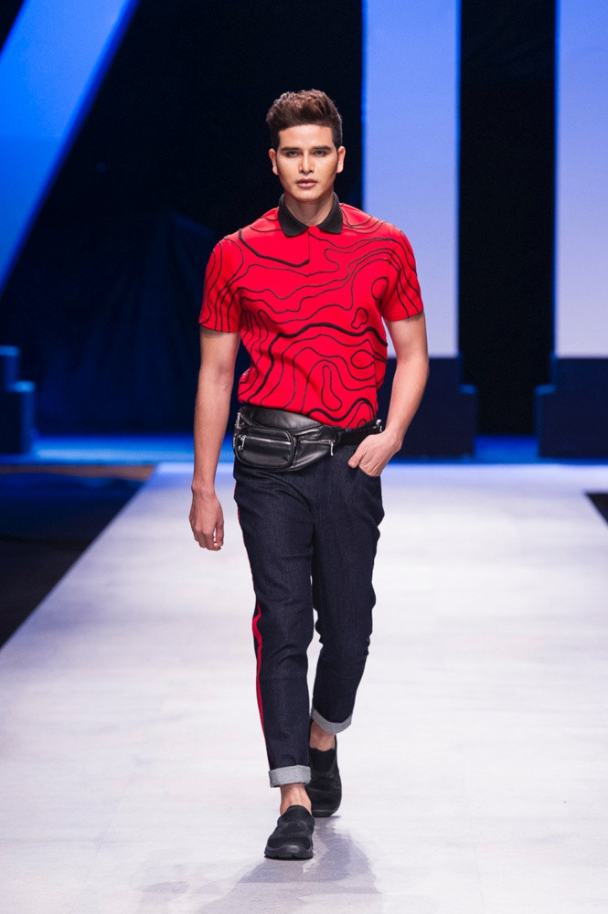 Nhưng với sự phô diễn của bộ sưu tập lần này, Việt Tiến đang dần xóa đi quan niệm 'thời trang Việt Tiến chỉ dành cho công sở.' (Ảnh: BTC)