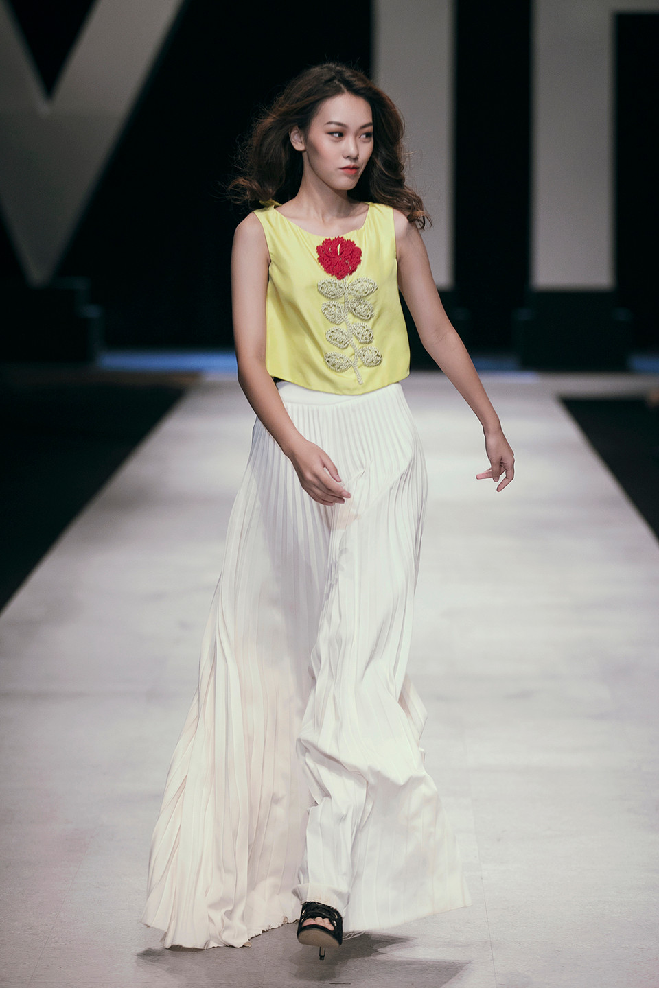 Các tông màu tươi sáng giúp cho mùa Hè thêm sôi động và đầy cảm hứng.