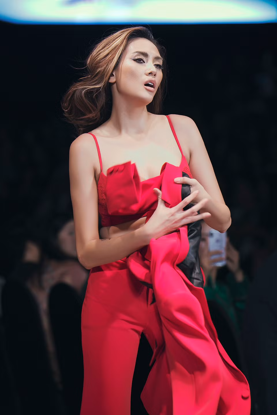 Nhà thiết kế Hà Linh Thư vừa cho ra mắt bộ sưu tập Xuân Hè 'The boyfriend’s jacket.'