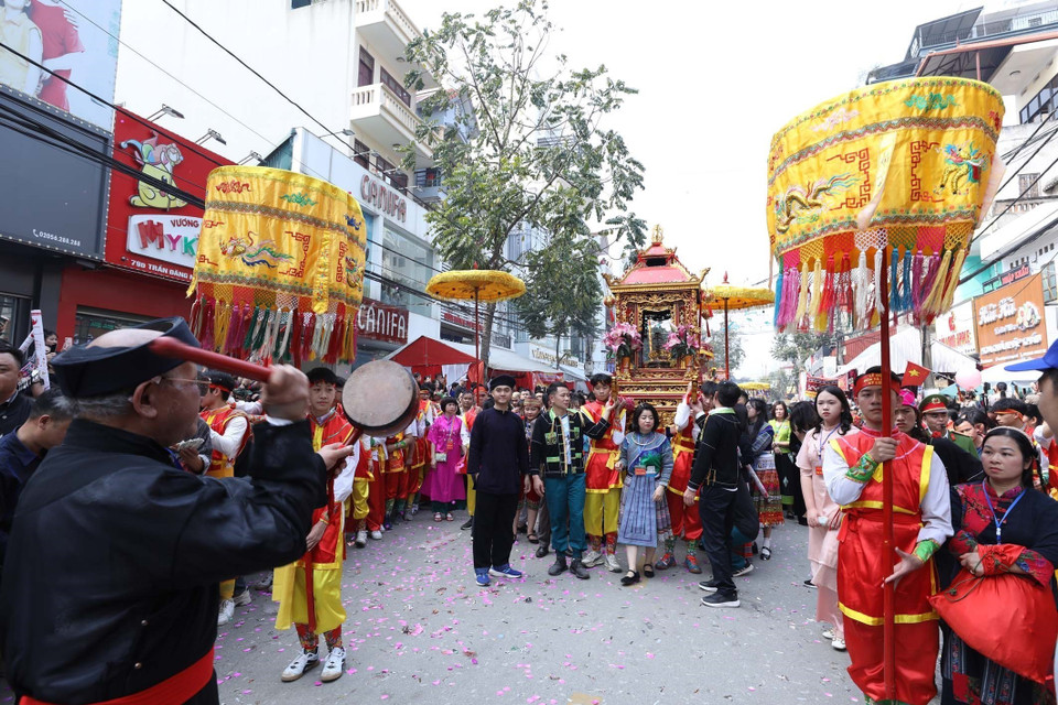Lễ hội đền Kỳ Cùng – Tả Phủ là lễ hội lớn nhất Lạng Sơn được tổ chức mỗi năm một lần, diễn ra trong 6 ngày (từ 22 đến 27 tháng Giêng âm lịch). (Ảnh: Anh Tuấn/TTXVN)