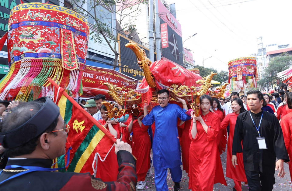 Đám rước là nghi lễ chính trong Lễ hội đền Kỳ Cùng – Tả Phủ, đã được Bộ VHTT&amp;DL công nhận là Di sản văn hóa phi vật thể quốc gia năm 2015. (Ảnh: Anh Tuấn/TTXVN)