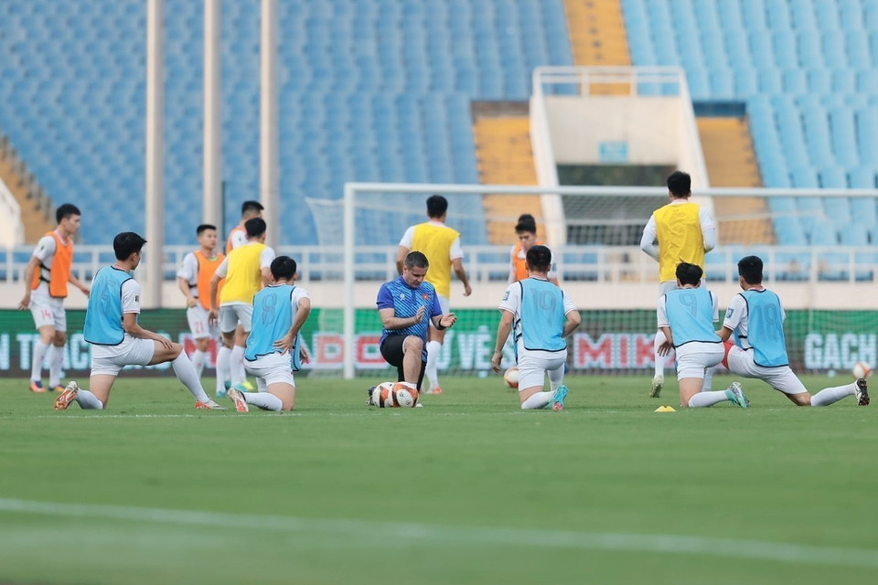 Các cầu thủ đội tuyển Việt Nam tập luyện chuẩn bị cho trận đấu gặp Indonesia vào ngày 26/3/2024. (Ảnh: Đoàn Công Vũ/TTXVN)