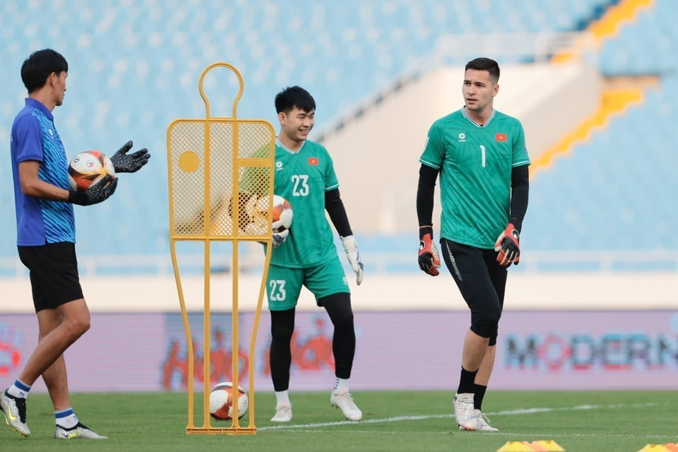Các cầu thủ đội tuyển Việt Nam tập luyện chuẩn bị cho trận đấu gặp Indonesia vào ngày 26/3/2024. (Ảnh: Minh Quyết/TTXVN)