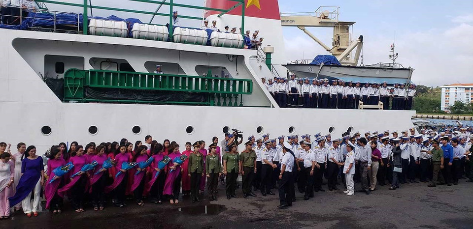 Lễ tiễn các đoàn công tác lên đường ra Trường Sa. (Ảnh: Hoàng Hùng/TTXVN)