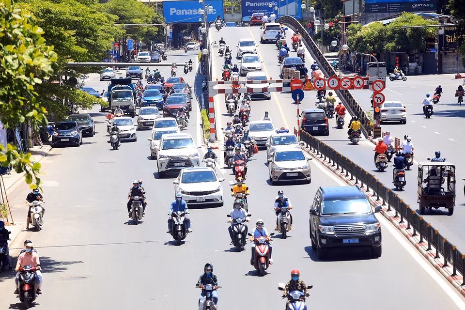 Nhiệt độ ngoài trời lúc 12 giờ trưa có thể lên đến trên 40 độ C. (Ảnh: Phan Tuấn Anh/TTXVN)