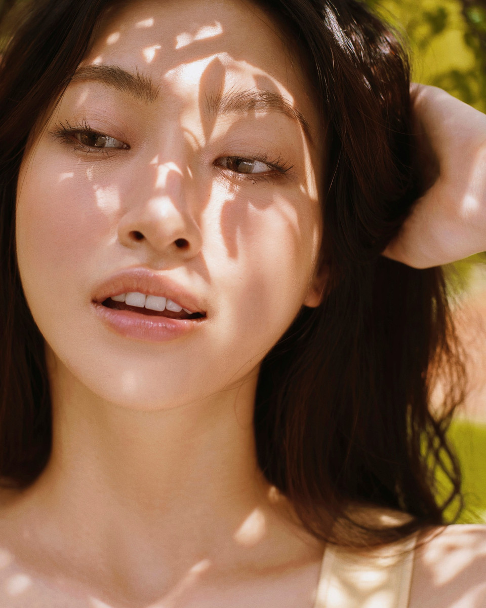 Mới đây nhất, nàng hậu đã đảm nhận vị trí huấn luyện viên trong chương trình thực tế The Next Face Vietnam 2021. Những ngày đầu bấm máy, cô vướng phải không ít ý kiến trái chiều cho rằng tuổi đời và tuổi nghề còn quá non trẻ để có thể ngồi vào vị trí huấn luyện viên. Tuy nhiên trong đêm chung kết, cô đã giúp trò cưng của mình giành được danh hiệu Quán quân. Thành quả này đã xóa tan mọi nghi ngờ về năng lực của nàng hậu sinh năm 2000. (Ảnh: CTV/Vietnam+)