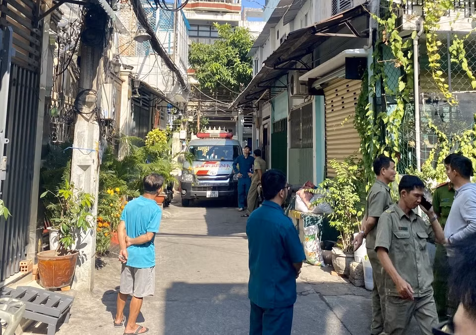 Căn nhà bị cháy nằm sâu trong hẻm. (Ảnh: TTXVN phát)
