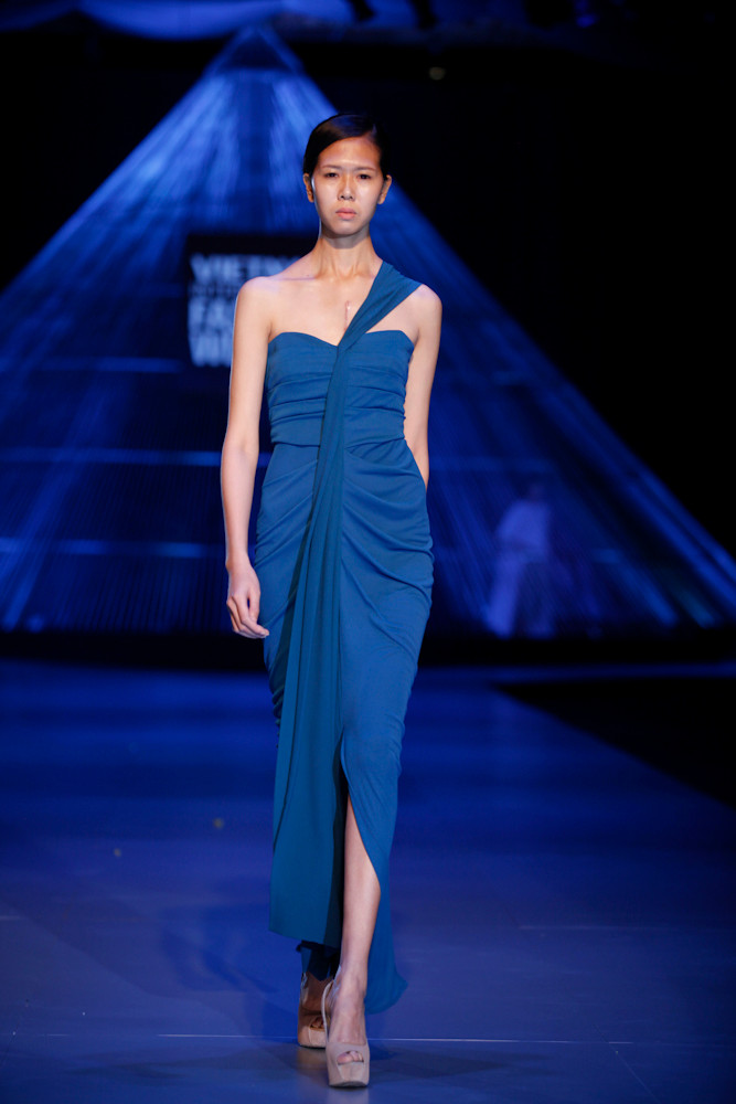 Nhưng ngắm nhìn kỹ các trang phục, có thể thấy sự tinh tế của nhà thiết kế... (Ảnh: BTC)