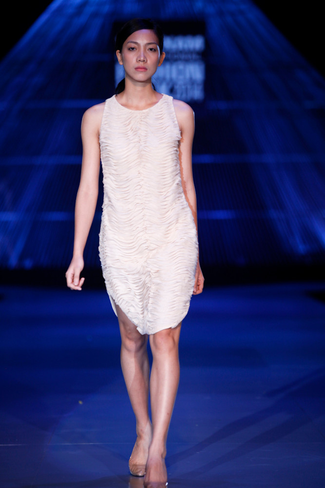 Tại Tuần lễ thời trang quốc tế Việt Nam, Atonia trình làng bộ sưu tập thời trang ứng dụng của mình. (Ảnh: BTC)