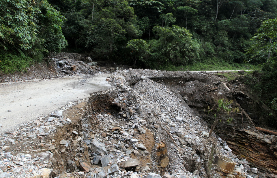 Một điểm sạt lở trên quốc lộ 279. (Ảnh: Quốc Khánh/TTXVN)