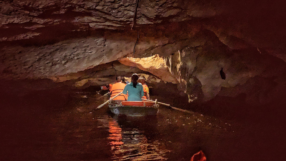 Từ hàng loạt các di tích, di vật được tìm thấy đã khẳng định vùng đất này luôn là nơi định cư của loài người. (Ảnh: Xuân Mai/Vietnam+)