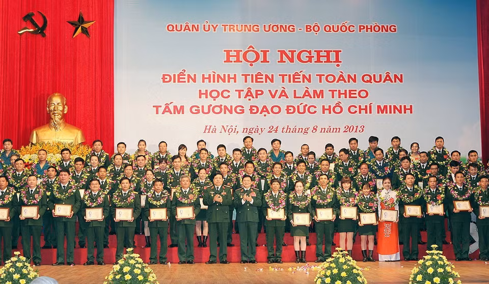 Quân ủy Trung ương, Bộ Quốc phòng tổ chức Hội nghị điển hình tiên tiến toàn quân 'Học tập và làm theo tấm gương đạo đức Hồ Chí Minh,' sáng 24/8/2013, tại Hà Nội. Ảnh: Trọng Đức/TTXVN)