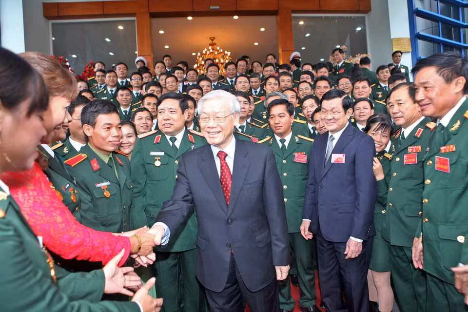 Tổng Bí thư Nguyễn Phú Trọng, Chủ tịch nước Trương Tấn Sang cùng các đại biểu dự Hội nghị điển hình tiên tiến toàn quân 'Học tập và làm theo tấm gương đạo đức Hồ Chí Minh,' ngày 24/8/2013. Ảnh: Trọng Đức - TTXVN