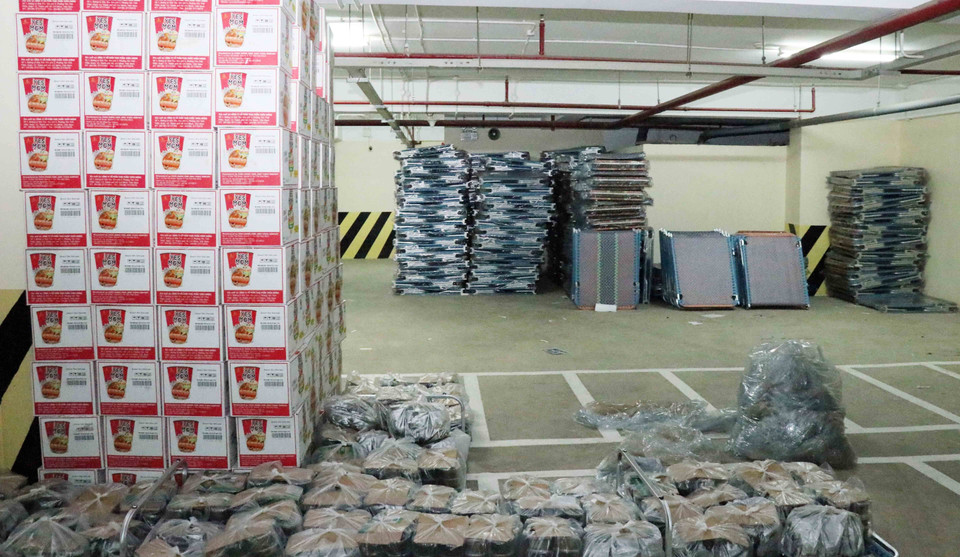  Khu điều trị bệnh nhân COVID-19 sử dụng quạt điện để làm mát cho các phòng của bệnh nhân. (Ảnh: Xuân Khu)