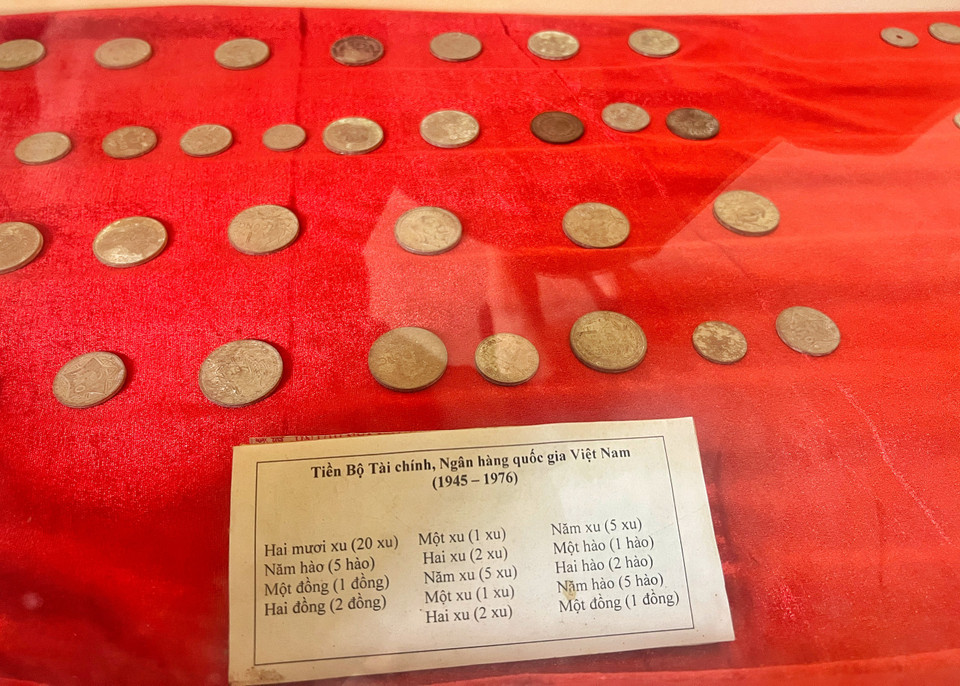 Tiền xu các mệnh giá do Bộ Tài chính, Ngân hàng quốc gia Việt Nam phát hành, được sử dụng phố biến trong giai đoạn 1945-1976. (Ảnh: Mai Mai/Vietnam+)