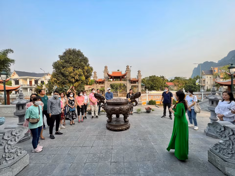 Nhà máy ra đời gắn với công lao to lớn của nhà yêu nước Đỗ Đình Thiện. Chính vì thế hiện trong không gian di tích nhà máy hiện nay còn có khu tưởng niệm. (Ảnh: Mai Mai/Vietnam+)