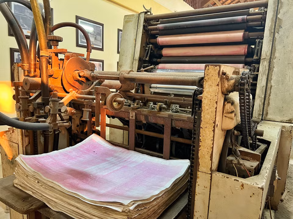 Ban đầu, những đồng tiền đầu tiên chưa được đẹp, chất lượng giấy in chưa tốt, nhưng nhân dân Việt Nam vẫn hưởng ứng, vì đây là tờ tiền đại diện cho nền độc lập, tự do, chủ quyền quốc gia và đặc biệt trên đồng tiền có in hình Chủ tịch Hồ Chí Minh. (Ảnh: Mai Mai/Vietnam+)