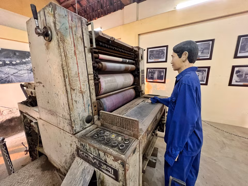 Mô hình máy in tiền vẫn giữ được nguyên dạng. (Ảnh: Mai Mai/Vietnam+)