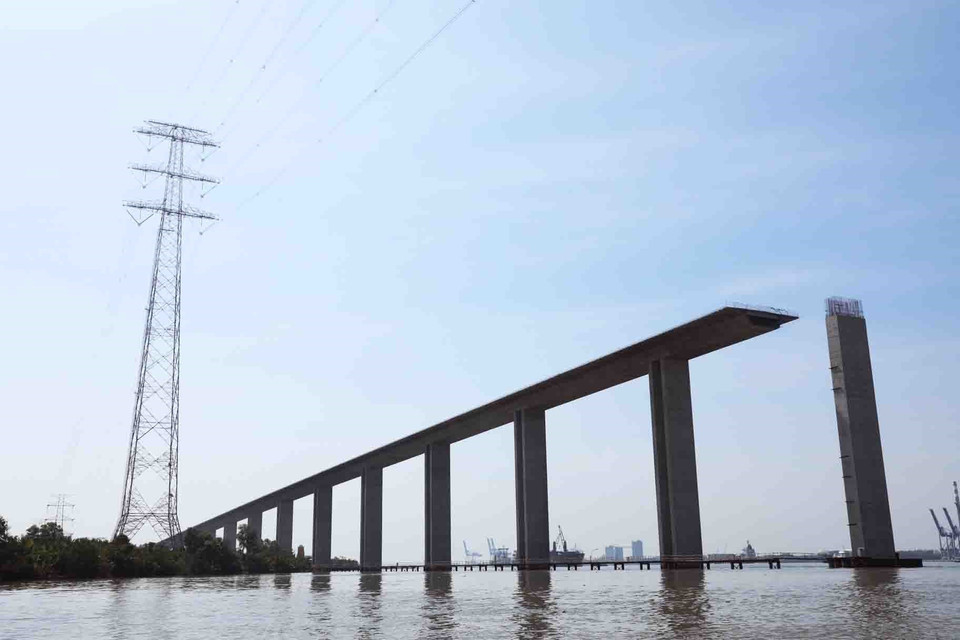 Cầu Bình Khánh bắc qua sông Soài Rạp, dài 2.763,5m, nối hai huyện Nhà Bè và Cần Giờ của Thành phố Hồ Chí Minh. (Ảnh: Phạm Hậu/TTXVN)