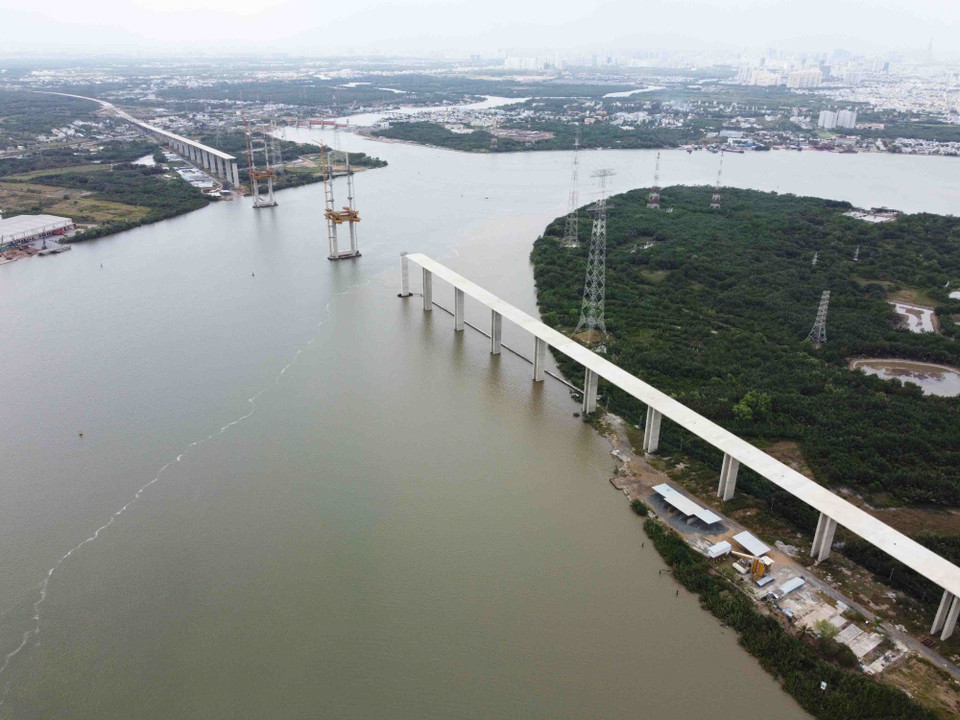 Cầu Bình Khánh có tổng chiều dài 2.763m, rộng 21,75m, gồm 4 làn xe lưu thông. (Ảnh: Vũ Sinh/TTXVN)