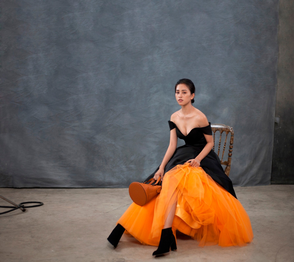 Nổi bật với những tùng váy xòe màu sắc kết hợp với phần váy cúp ngực... (Ảnh: Danny Son Pham/Vietnam+)