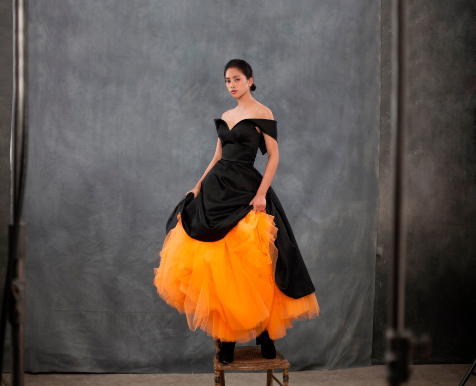 Dường như những thiết kế này đã giúp Tiểu Vy trở thành cô nàng duy mĩ nhưng vẫn đầy cá tính. (Ảnh: Danny Son Pham/Vietnam+)