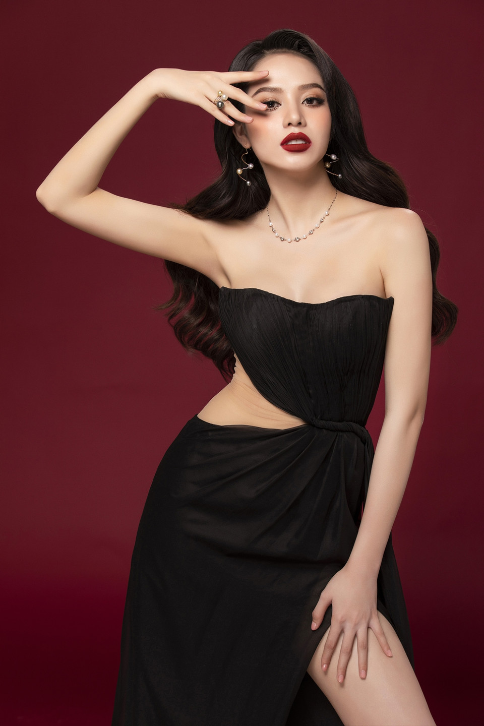 Thanh Thủy cũng xuất hiện thường xuyên trên các sàn diễn thời trang nhờ lợi thế đôi chân thon dài. (Ảnh: CTV/Vietnam+)