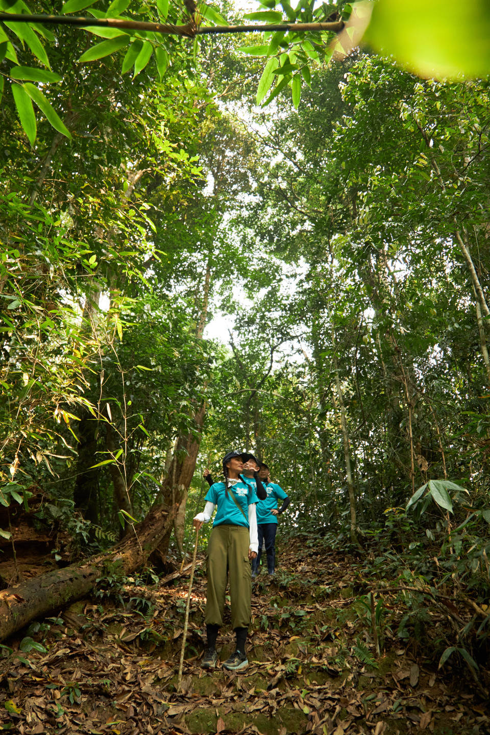 Ba người đẹp trong chuyến trở về với thiên nhiên và thử sức làm 'phượt thủ.' (Ảnh: CTV/Vietnam+)
