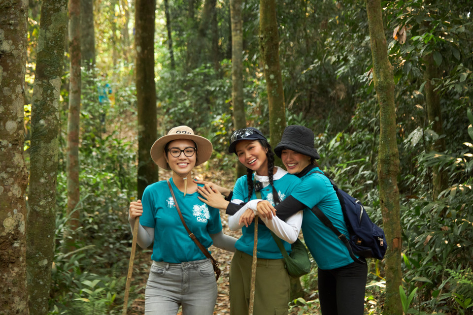 Hoa hậu H'Hen Niê cùng Á hậu Lệ Hằng, Á hậu Thủy Tiên đã có chuyến khám phá Khu bảo tồn thiên nhiên Xuân Liên, trải nghiệm thiên nhiên kỳ thú nơi đây. (Ảnh: CTV/Vietnam+)