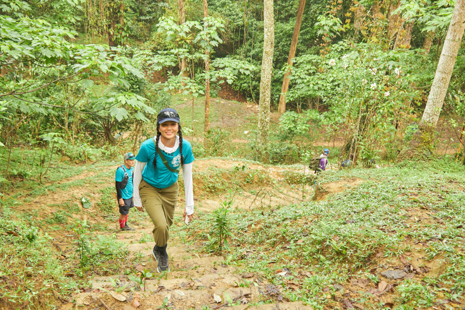 Người đẹp luôn dẫn đầu đoàn. (Ảnh: CTV/Vietnam+)