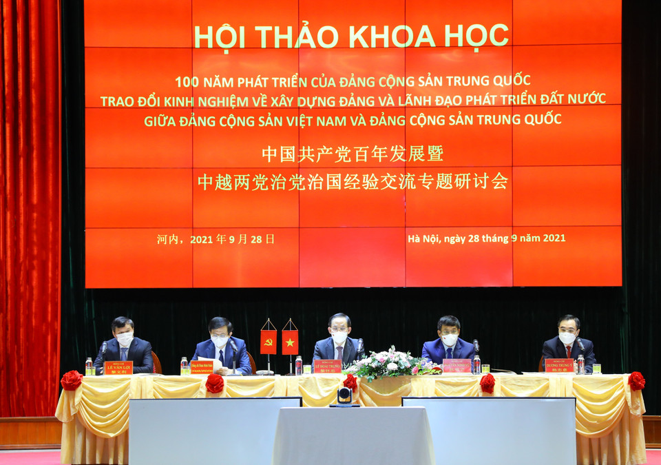 Ban Tổ chức chủ trì tại điểm cầu Hà Nội. (Ảnh: Nguyễn Điệp/TTXVN)