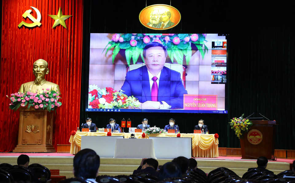 Ông Nguyễn Xuân Thắng, Ủy viên Bộ Chính trị, Giám đốc Học viện Chính trị Quốc gia Hồ Chí Minh, Chủ tịch Hội đồng Lý luận Trung ương Đảng Cộng sản Việt Nam, phát biểu đề dẫn từ điểm cầu Hà Nội. (Ảnh: Nguyễn Điệp/TTXVN)