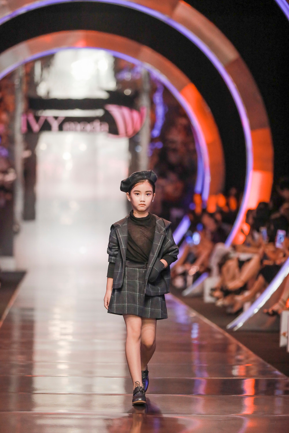 Với dòng thời trang dành cho trẻ em từ 4-12 tuổi, đại diện nhãn hàng tiết lộ, sẽ sử dụng chất liệu cao cấp với những họa tiết, màu sắc thời thượng hướng đến việc định hình gu thẩm mỹ thời trang cho trẻ em Việt.