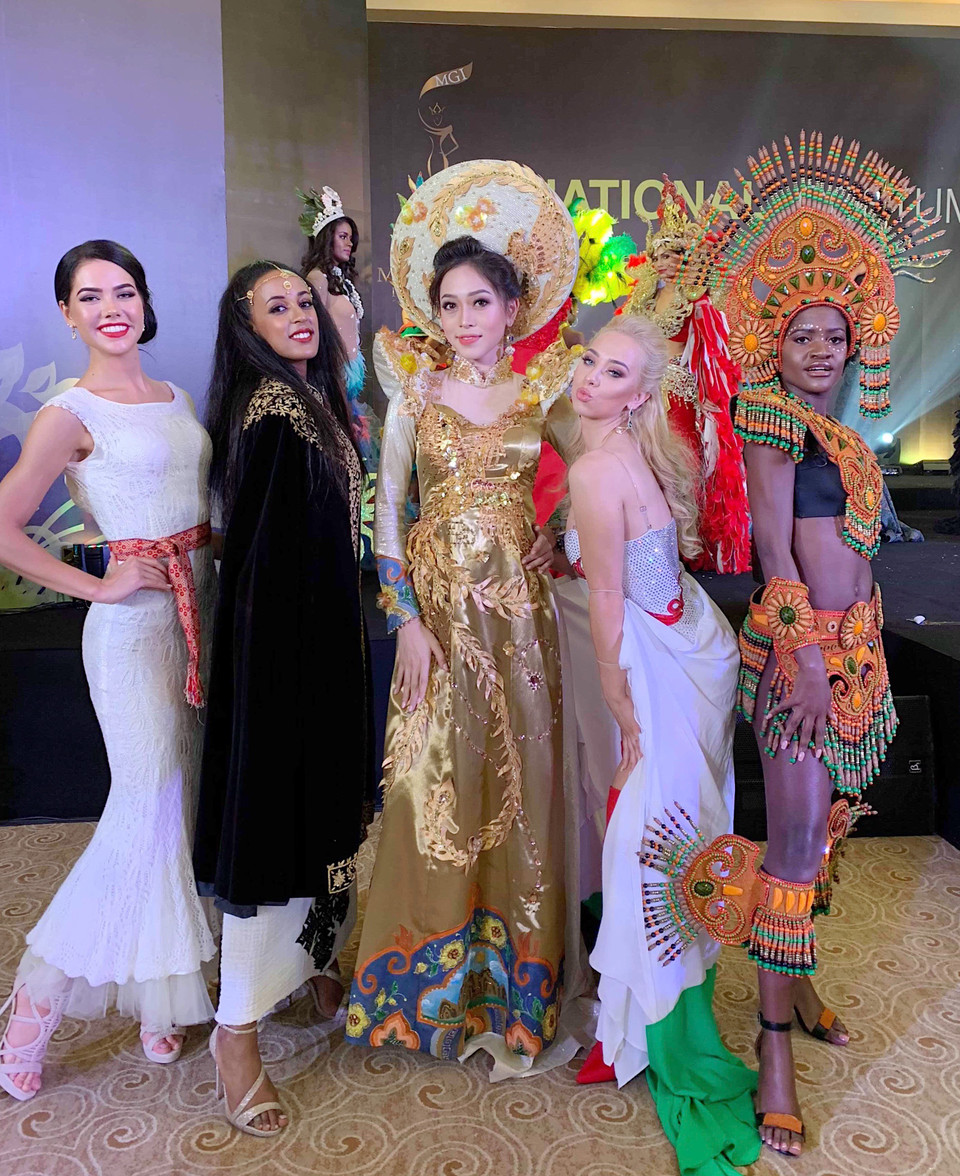 Các thí sinh tham dự sẽ mang đến một trang phục truyền thống đặc sắc nhất cho nền văn hoá và biểu tượng của mỗi quốc gia.