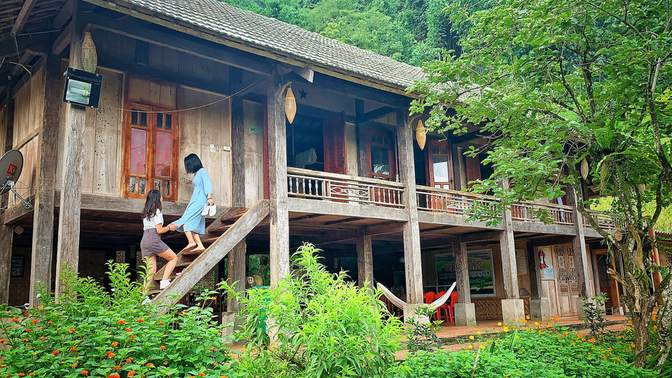 Tận dụng lợi thế khí hậu mát mẻ quanh năm, nhiều cảnh đẹp, những năm gần đây, người dân bản Dọi đã phát triển nhiều điểm du lịch cộng đồng phục vụ khách du lịch. (Ảnh: Mai Mai/Vietnam+)