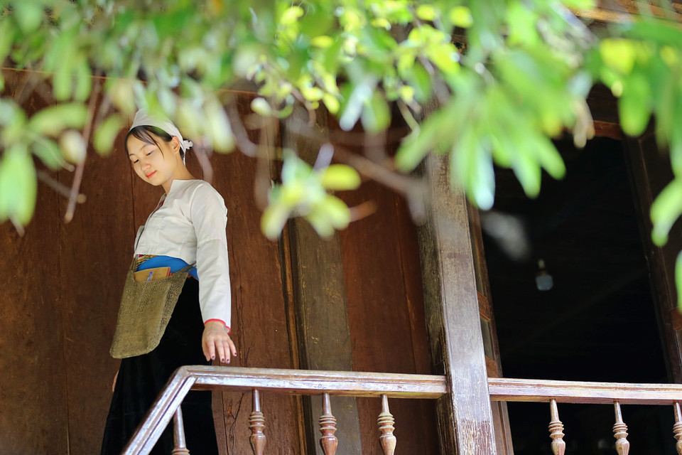 Đồng bào Mường có một kho tàng văn nghệ dân gian phong phú với nhiều thể loại như: thơ dài, bài mo, truyện cổ, dân ca, ví đúm, tục ngữ. Người Mường còn có hát ru em, đồng dao, hát đập hoa, hát đố, hát trẻ con chơi... Đặc sắc nhất trong các loại hình này chính là những làn điệu của những bài dân ca Mường. (Ảnh: Mai Mai/Vietnam+)