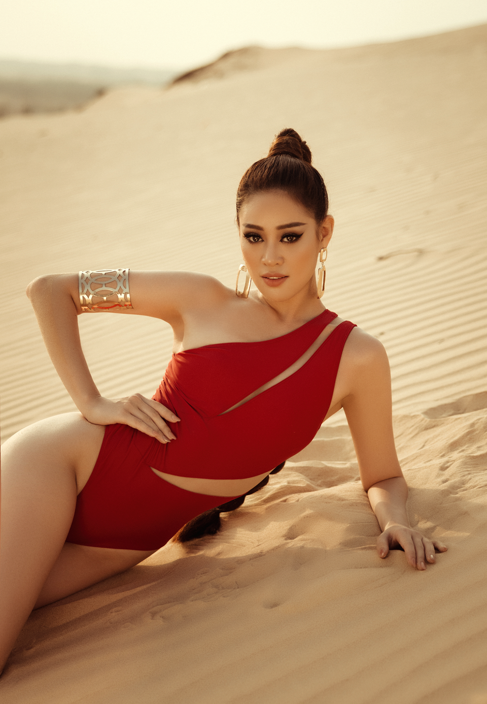 Nhờ vậy mà trong bộ ảnh bikini mới, Khánh Vân khoe trọn hình thể quyến rũ, là kết quả của những ngày bền bỉ trong phòng tập. (Ảnh: CTV/Vietnam+)