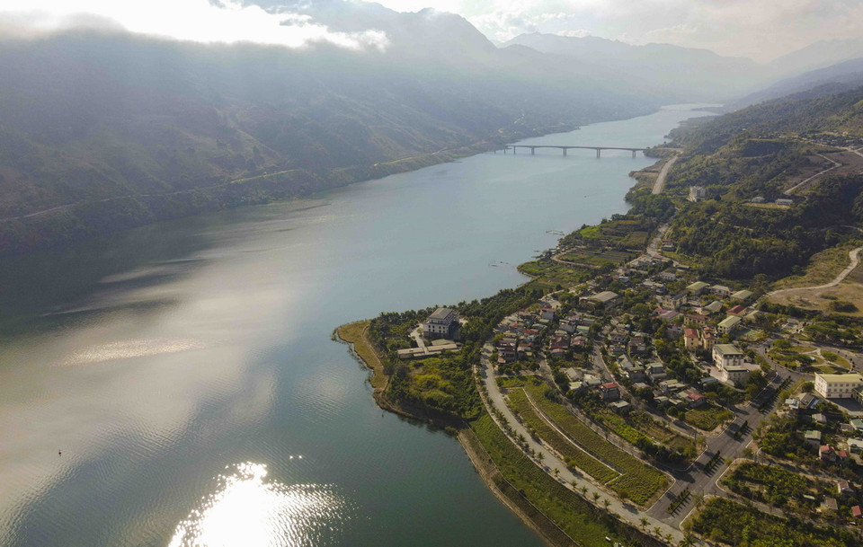 Vẻ đẹp sông Đà mùa nước nổi. (Ảnh: Trung Kiên/TTXVN)