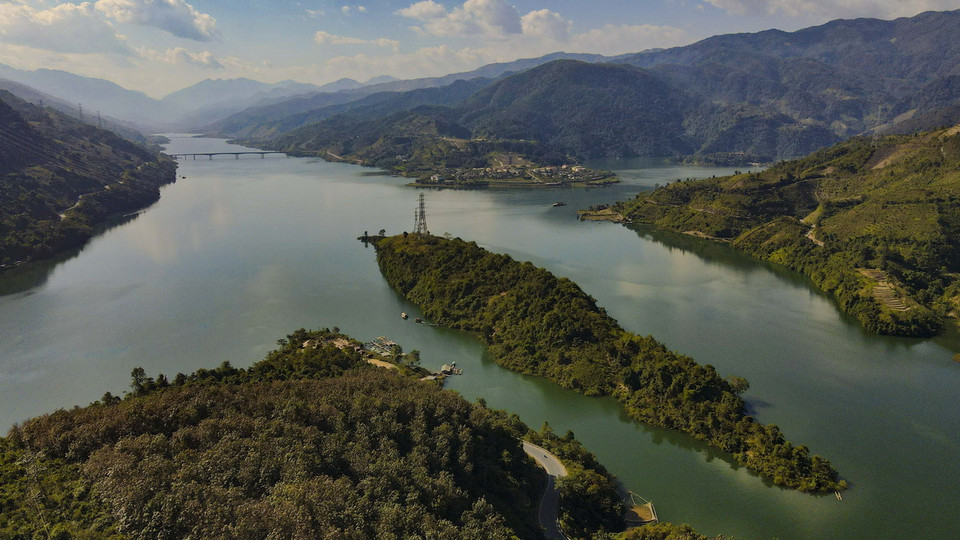 Mường Lay là nơi tụ thủy của ba dòng sông Đà, sông Nậm Na và suối Nậm Lay. (Ảnh: Trung Kiên/TTXVN)