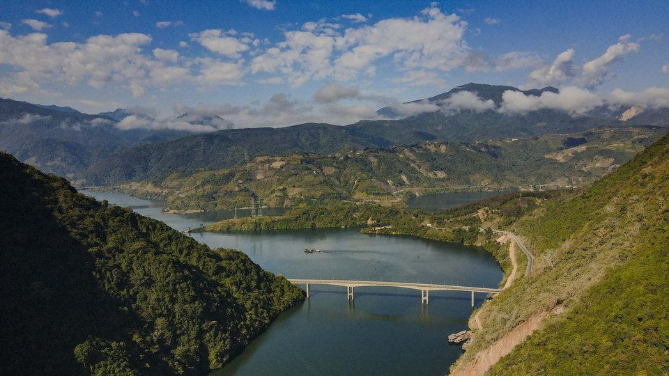 Vẻ đẹp sông Đà mùa nước nổi. (Ảnh: Trung Kiên/TTXVN)