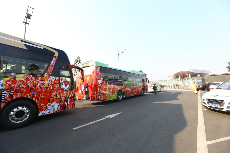 Đoàn xe đón đã có mặt tại Sân bay quốc tế Nội Bài. (Ảnh: Minh Quyết/TTXVN)