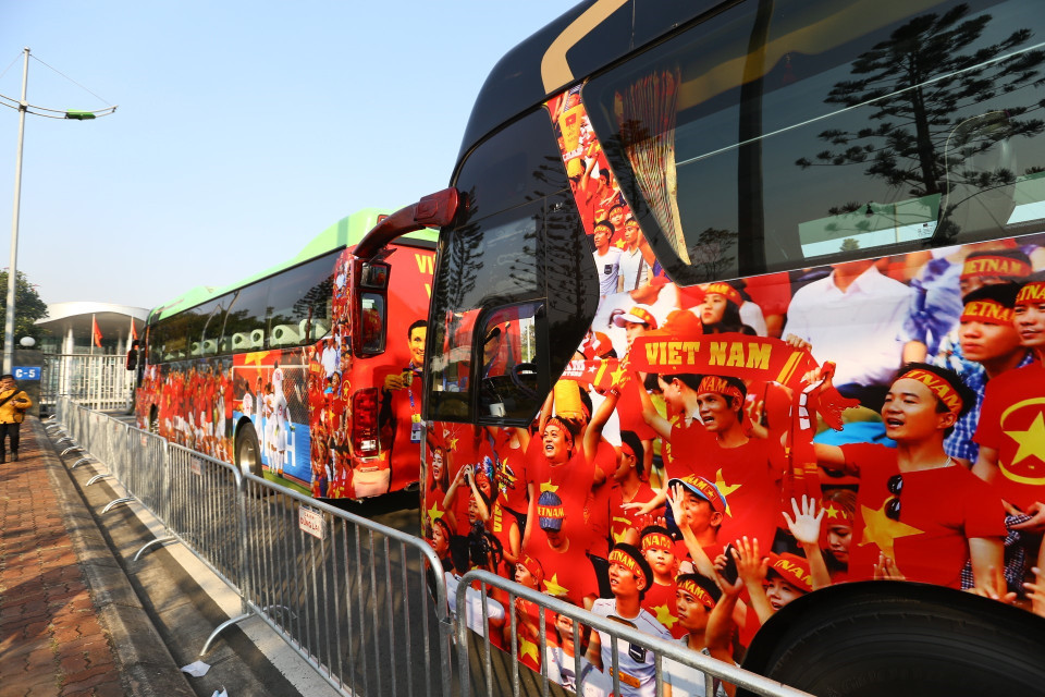 Đoàn xe đón đã có mặt tại Sân bay quốc tế Nội Bài. (Ảnh: Minh Quyết/TTXVN)