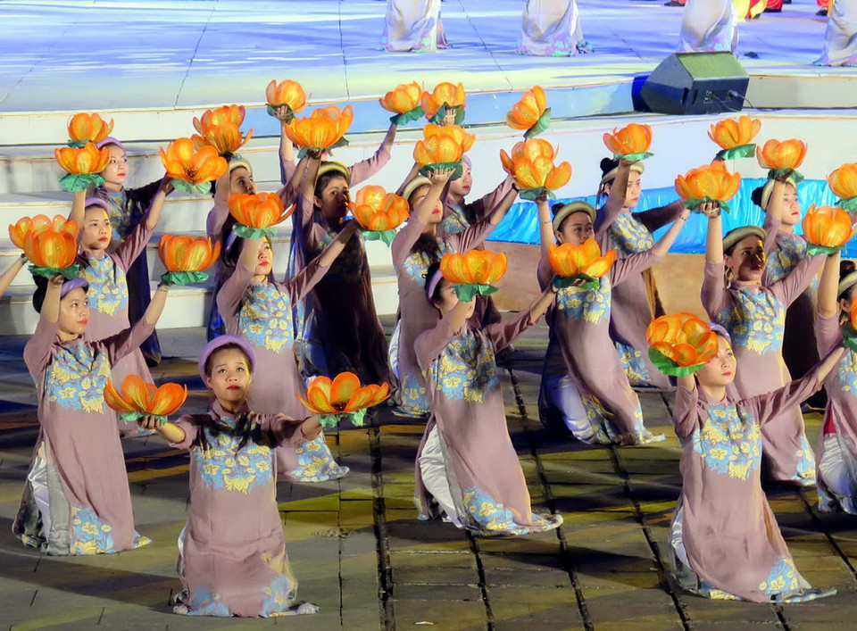 Một tiết mục biểu diễn trong lễ khai mạc. (Ảnh: Quốc Việt/Vietnam+)