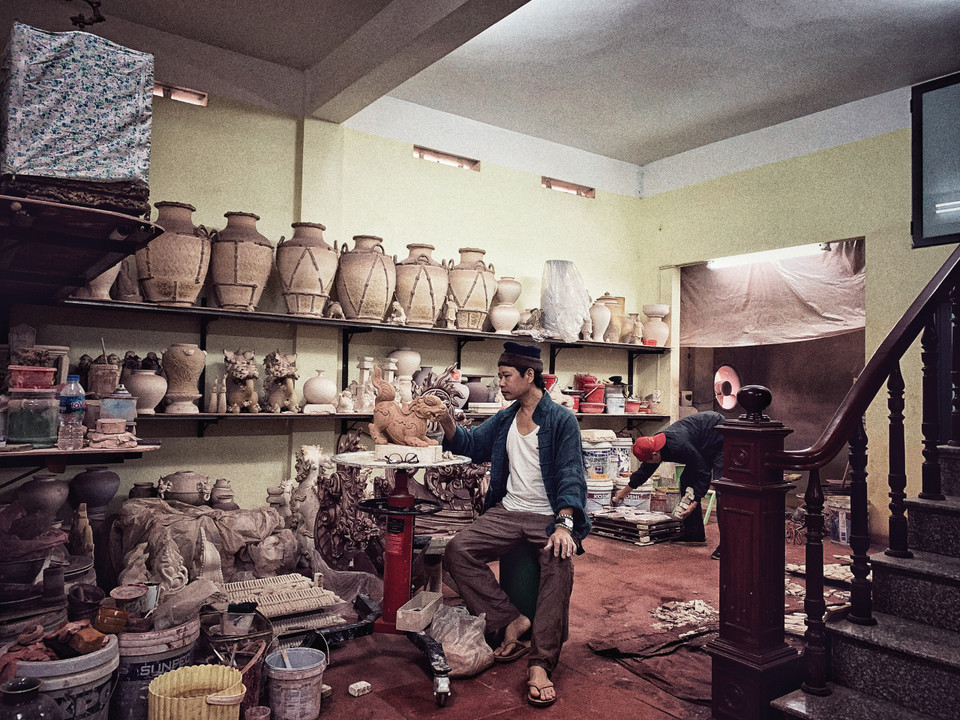 Không gian sáng tạo của Trần Tước.(Ảnh: Xuân Mai/Vietnam+)