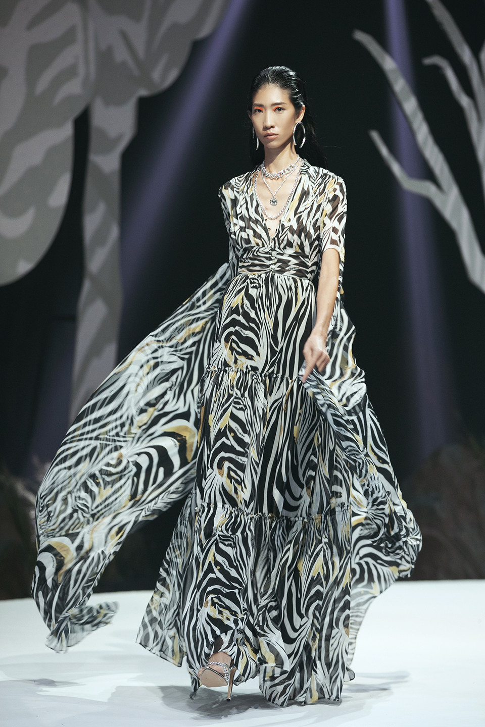 Ngày 30/10 là show diễn của nhà thiết Phan Anh Tuấn, An ST, L’AMANT và Lê Long Dũng. (Ảnh: Kiếng Cận/Vietnam+)