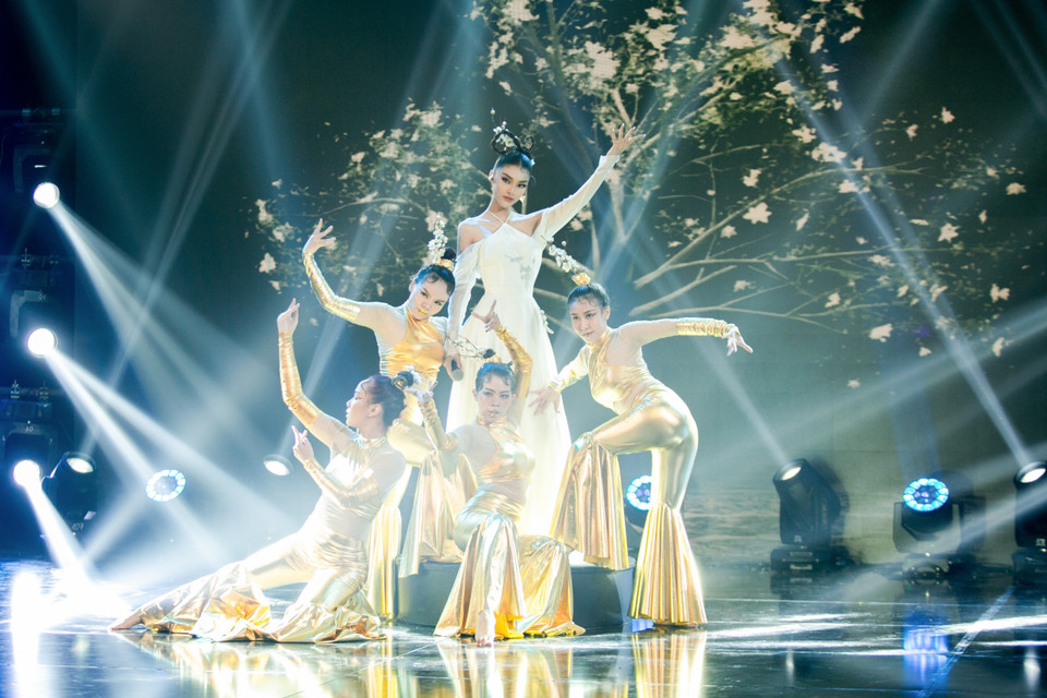 Không chỉ có giọng hát tốt, mỗi lần xuất hiện Kiều Loan đều thể hiện gu thời trang ấn tượng và dấu ấn riêng.(Ảnh: CTV/Vietnam+)