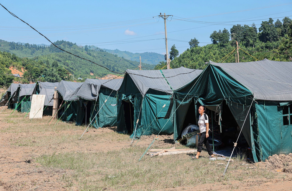 Khu lán tạm được xây dựng cho người dân xóm Thượng.(Ảnh: Hoàng Hiếu/TTXVN)